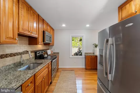 8317 Uxbridge Ct, Springfield, VA 22151 photo 10