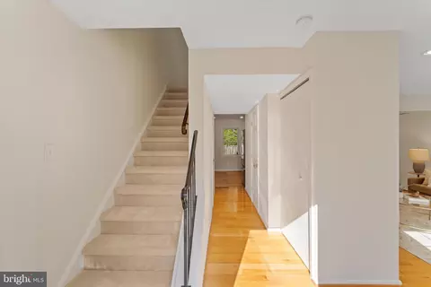 8317 Uxbridge Ct, Springfield, VA 22151 photo 4