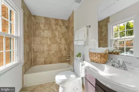 8317 Uxbridge Ct, Springfield, VA 22151 photo 15