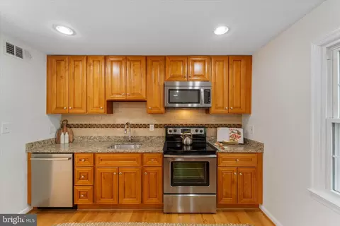 8317 Uxbridge Ct, Springfield, VA 22151 photo 8