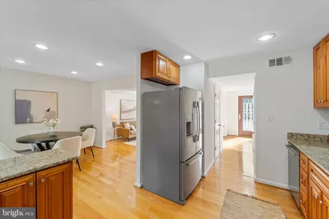 8317 Uxbridge Ct, Springfield, VA 22151 photo 9