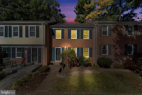 8317 Uxbridge Ct, Springfield, VA 22151 photo 2