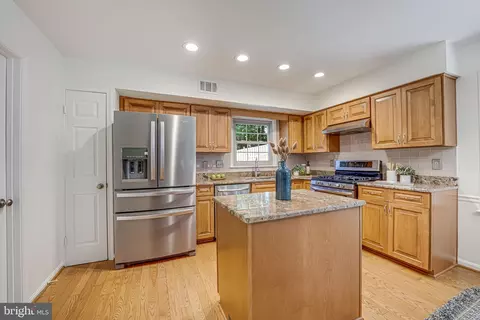 7409 Shady Palm Dr, Springfield, VA 22153 photo 17