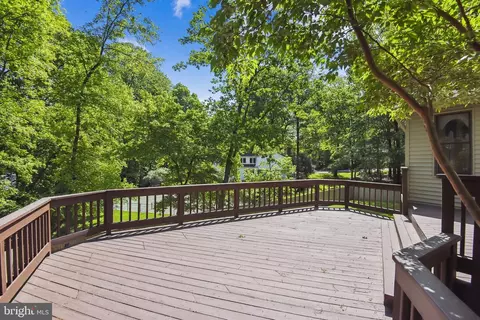 11002 Devenish Dr, Oakton, VA 22124 photo 3
