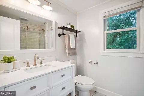 11002 Devenish Dr, Oakton, VA 22124 photo 39