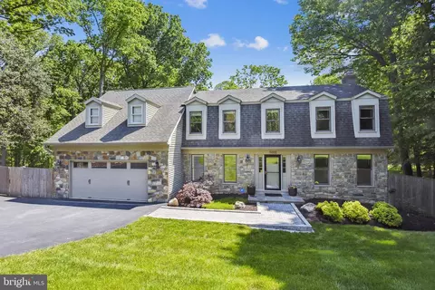 11002 Devenish Dr, Oakton, VA 22124