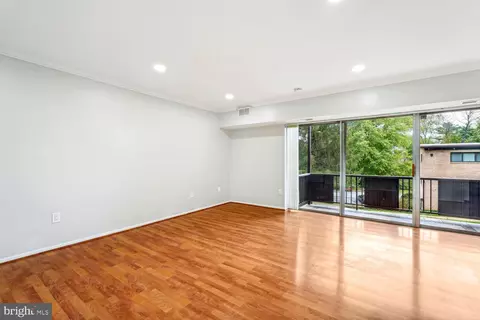 7829 Enola St #103, Mclean, VA 22102 photo 3