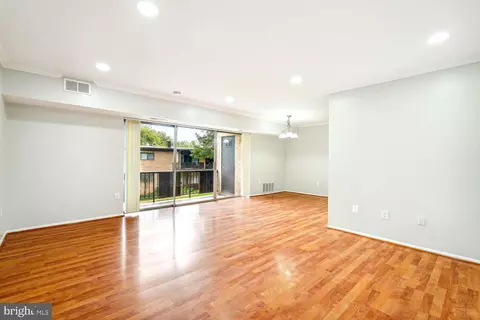 7829 Enola St #103, Mclean, VA 22102 photo 2
