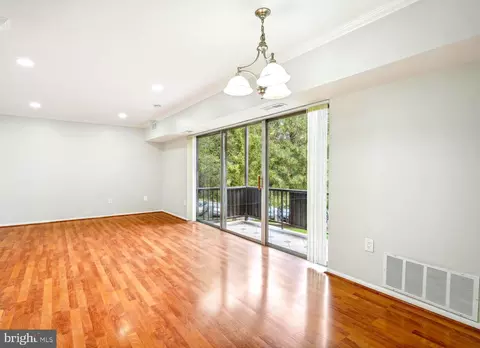 7829 Enola St #103, Mclean, VA 22102 photo 4
