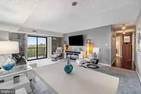 3800 Powell Ln #1125, Falls Church, VA 22041