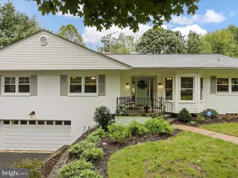 1621 Crescent Ln, Mclean, VA 22101 photo 1