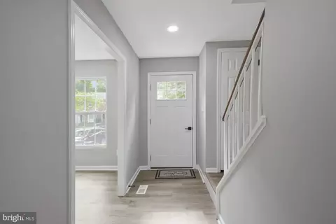 7908 Birchtree Ct, Springfield, VA 22152 photo 2