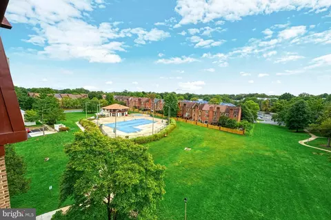 2817 Jermantown Rd #604, Oakton, VA 22124