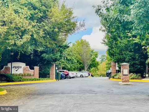 4415 Weatherington Ln #303, Fairfax, VA 22030