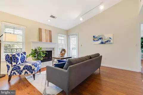 12004 Taliesin Pl #33, Reston, VA 20190
