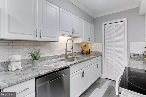 Kitchen - 8318 K Kingsgate Rd #545, Springfield, VA 22152 photo 2 of 4