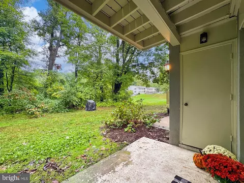 Exterior - 8318 K Kingsgate Rd #545, Springfield, VA 22152 photo 3 of 16