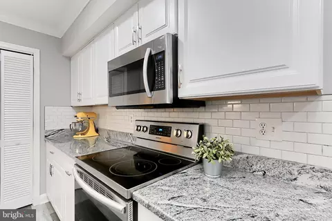 Kitchen - 8318 K Kingsgate Rd #545, Springfield, VA 22152 photo 3 of 4
