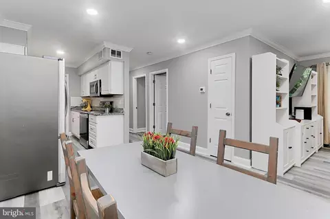 Dining - 8318 K Kingsgate Rd #545, Springfield, VA 22152 photo 2 of 2