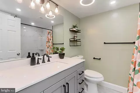 Bath - 8318 K Kingsgate Rd #545, Springfield, VA 22152 photo 1 of 4