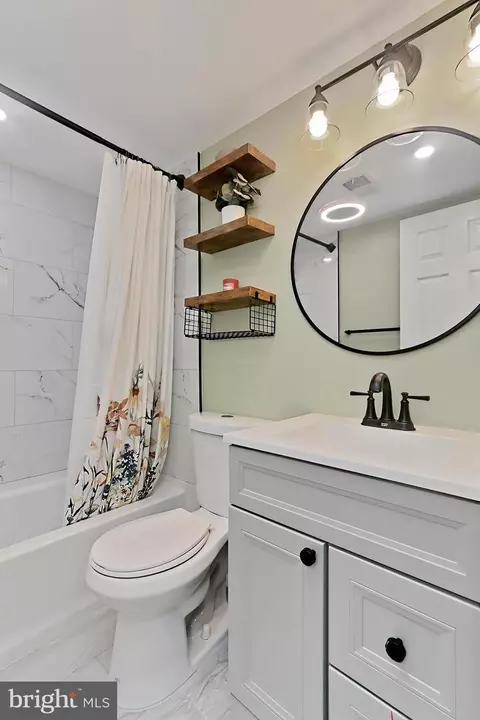 Bath - 8318 K Kingsgate Rd #545, Springfield, VA 22152 photo 3 of 4