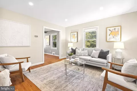 5806 Edgehill Dr, Alexandria, VA 22303