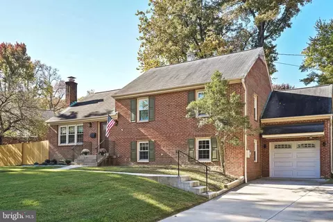 6902 Clemson Dr, Alexandria, VA 22307