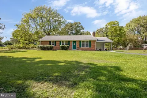 6710 Greenleaf St, Springfield, VA 22150