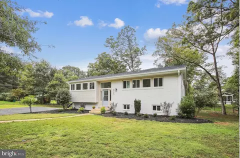 8906 Beauchamp Dr, Alexandria, VA 22309