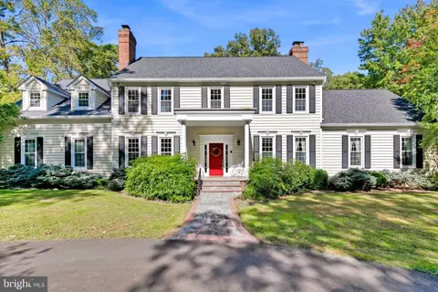 9870 Hampton Rd, Fairfax Station, VA 22039