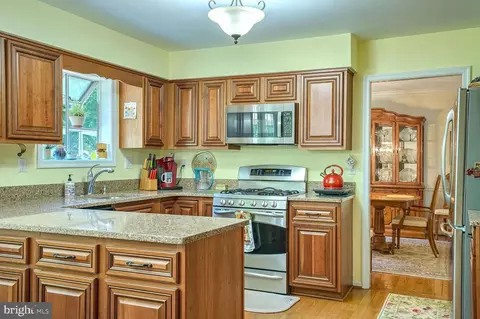 7109 Rolling Forest Ave, Springfield, VA 22152 photo 11