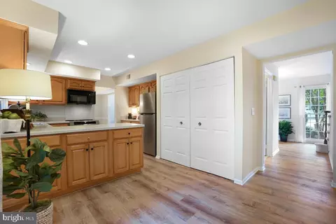 Entry Way - 4407 Tulip Tree Ct, Chantilly, VA 20151 photo 3 of 6