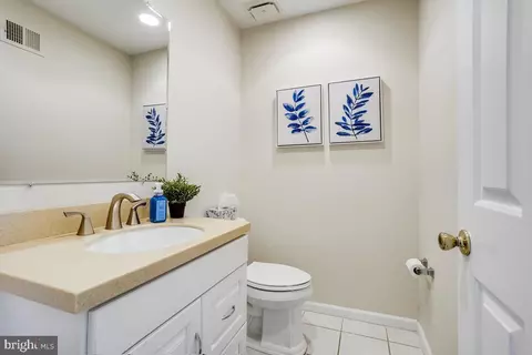 Bath - 4407 Tulip Tree Ct, Chantilly, VA 20151 photo 1 of 3