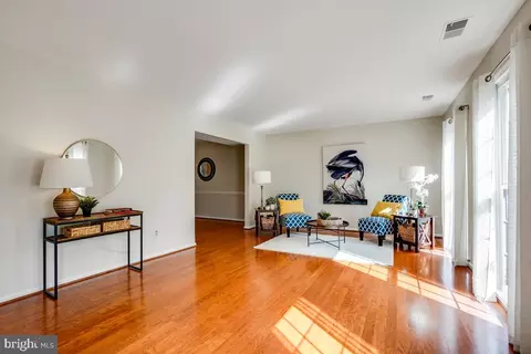 Living - 4407 Tulip Tree Ct, Chantilly, VA 20151 photo 2 of 7