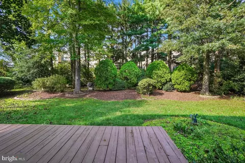 Exterior - 4407 Tulip Tree Ct, Chantilly, VA 20151 photo 5 of 7