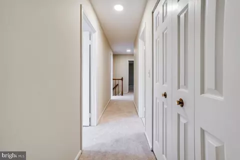 Entry Way - 4407 Tulip Tree Ct, Chantilly, VA 20151 photo 5 of 6