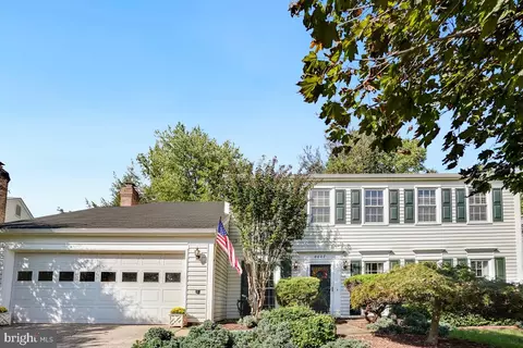 Exterior - 4407 Tulip Tree Ct, Chantilly, VA 20151 photo 2 of 7