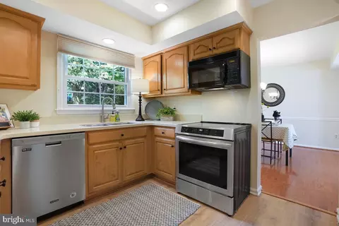 Kitchen - 4407 Tulip Tree Ct, Chantilly, VA 20151 photo 4 of 5