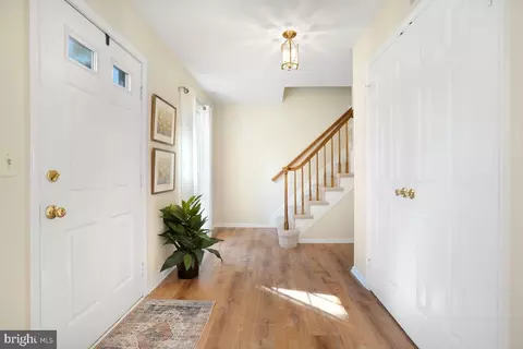 Entry Way - 4407 Tulip Tree Ct, Chantilly, VA 20151 photo 2 of 6