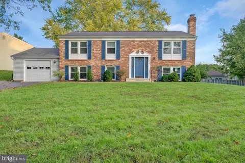 1010 Merlins Ct, Herndon, VA 20170