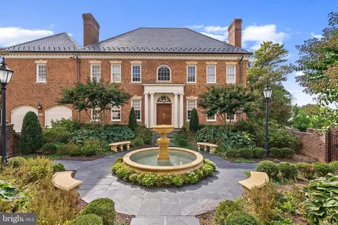 1207 Stuart Robeson Dr, Mclean, VA 22101