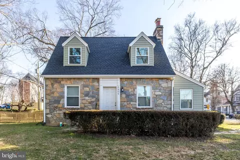 6805 Cavalier Trl, Falls Church, VA 22042