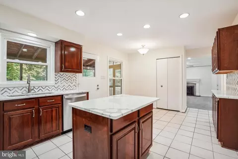 7207 Flower Tuft Ct, Springfield, VA 22153 photo 8