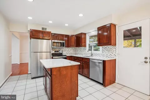 7207 Flower Tuft Ct, Springfield, VA 22153 photo 7