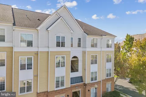 2105 Highcourt Ln #303, Herndon, VA 20170
