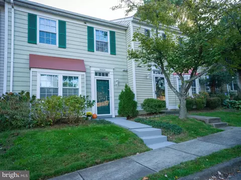 9923 Blake Ln, Oakton, VA 22124