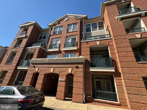 2907 Saintsbury Plz #202, Fairfax, VA 22031