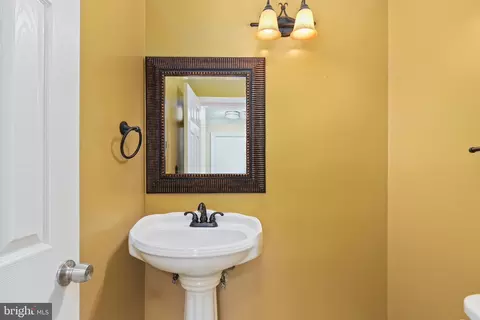 2256 White Cornus Ln, Reston, VA 20191 photo 11