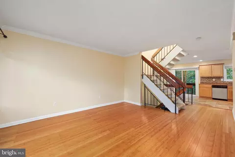 2256 White Cornus Ln, Reston, VA 20191 photo 5
