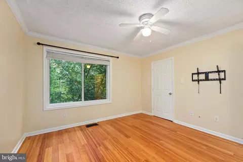 2256 White Cornus Ln, Reston, VA 20191 photo 14